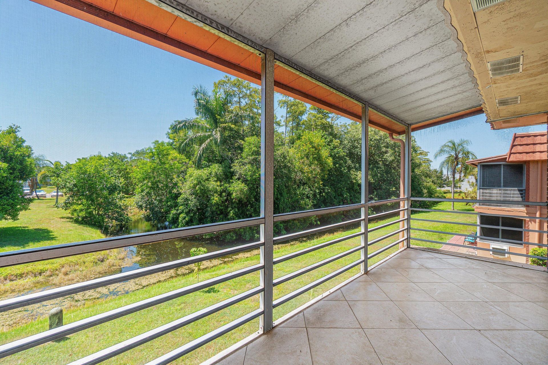 566 Saxony L, Delray Beach, FL 33446 Photo
