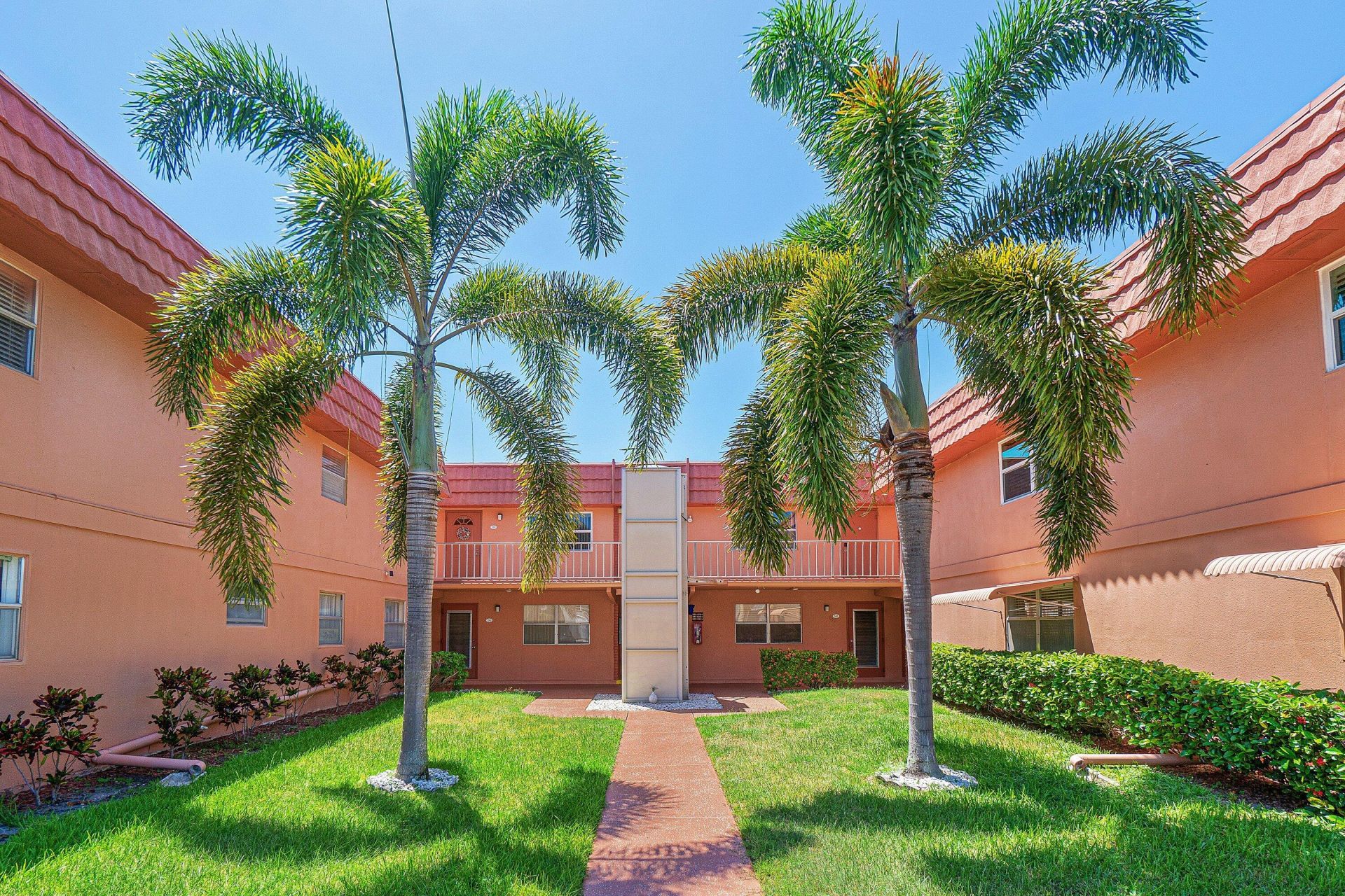 566 Saxony L, Delray Beach, FL 33446 Photo