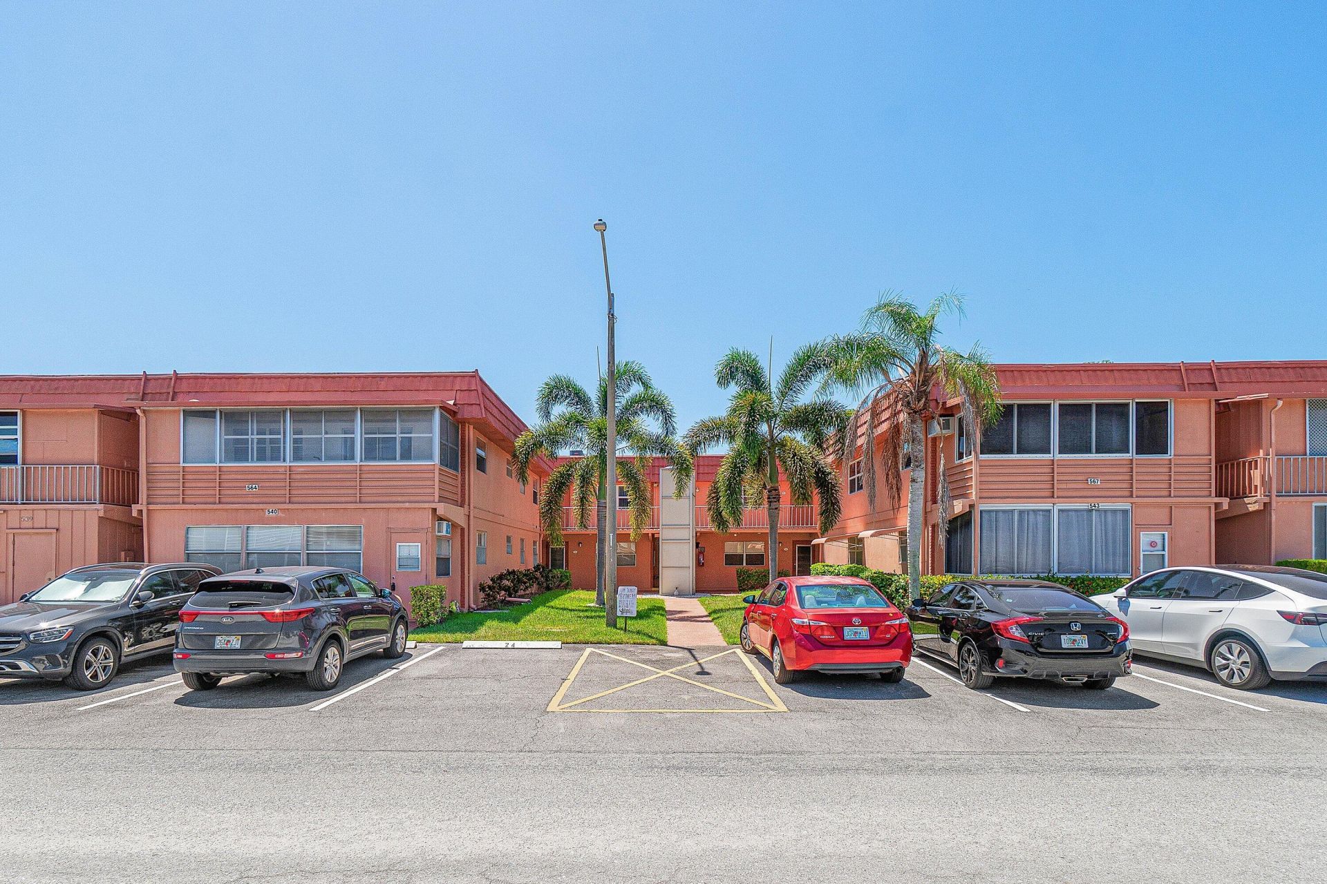 566 Saxony L, Delray Beach, FL 33446 Photo