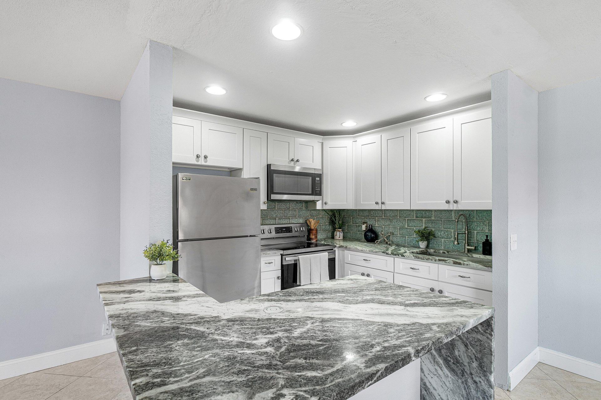 566 Saxony L, Delray Beach, FL 33446 Photo