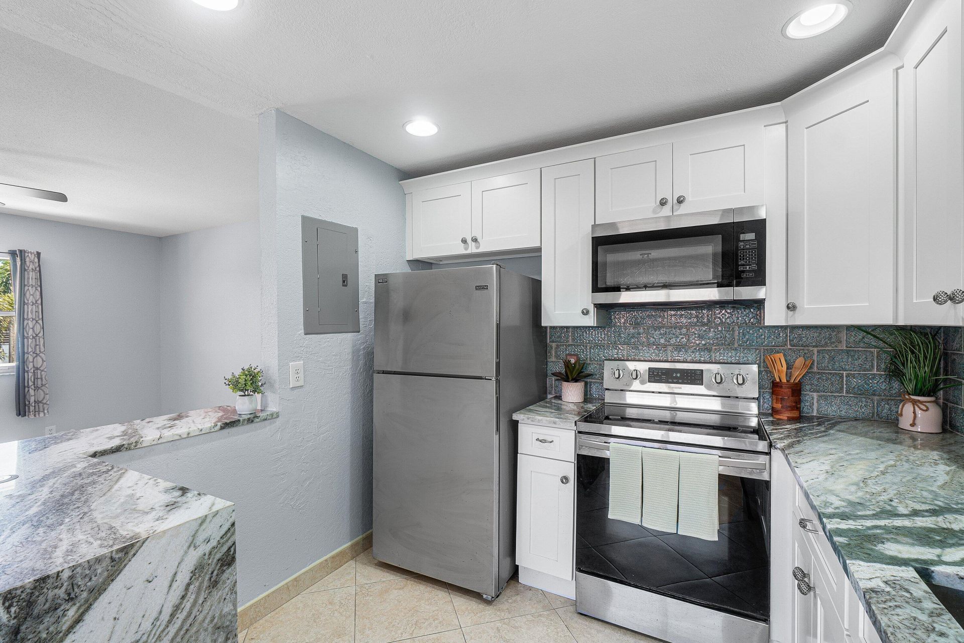 566 Saxony L, Delray Beach, FL 33446 Photo