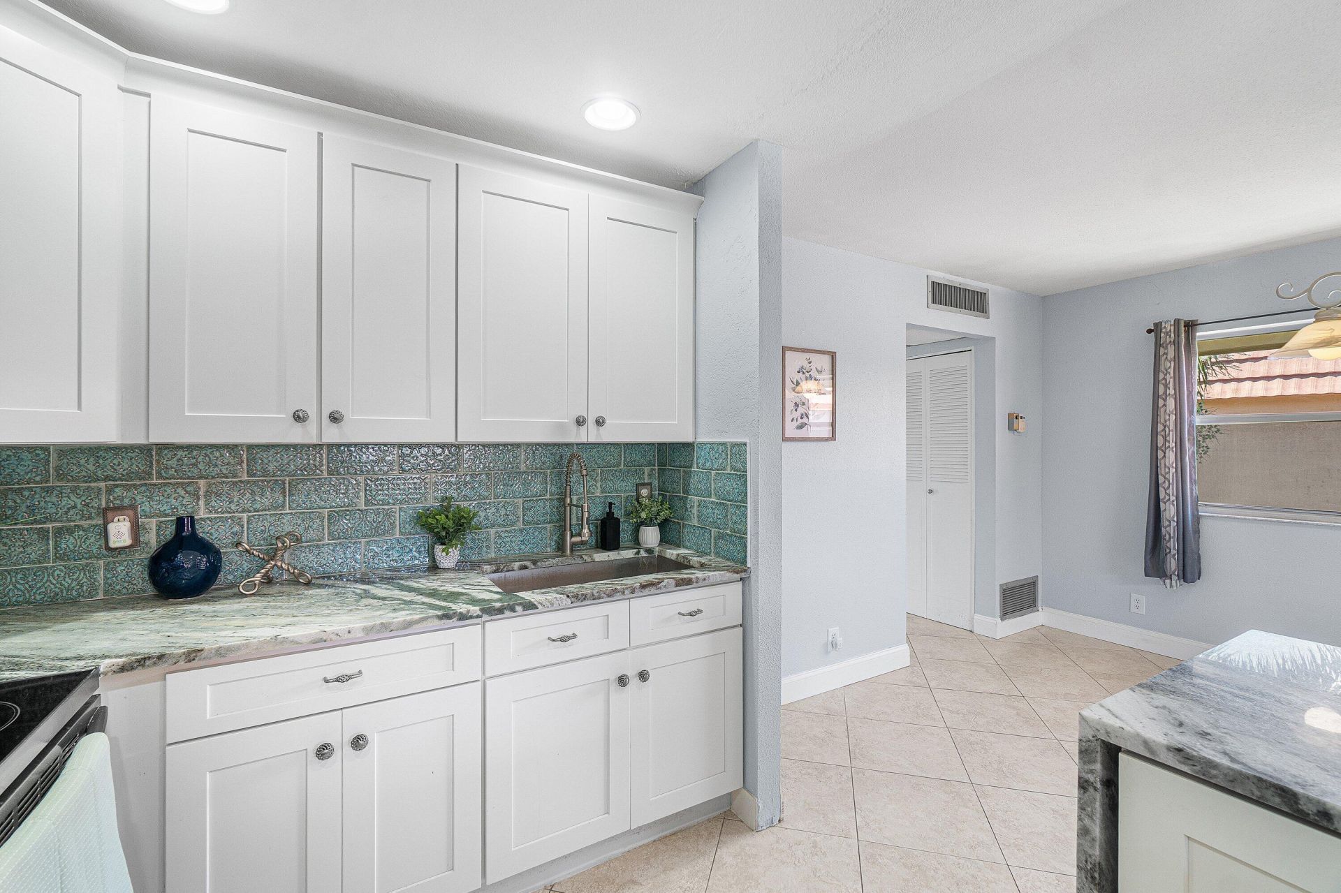 566 Saxony L, Delray Beach, FL 33446 Photo