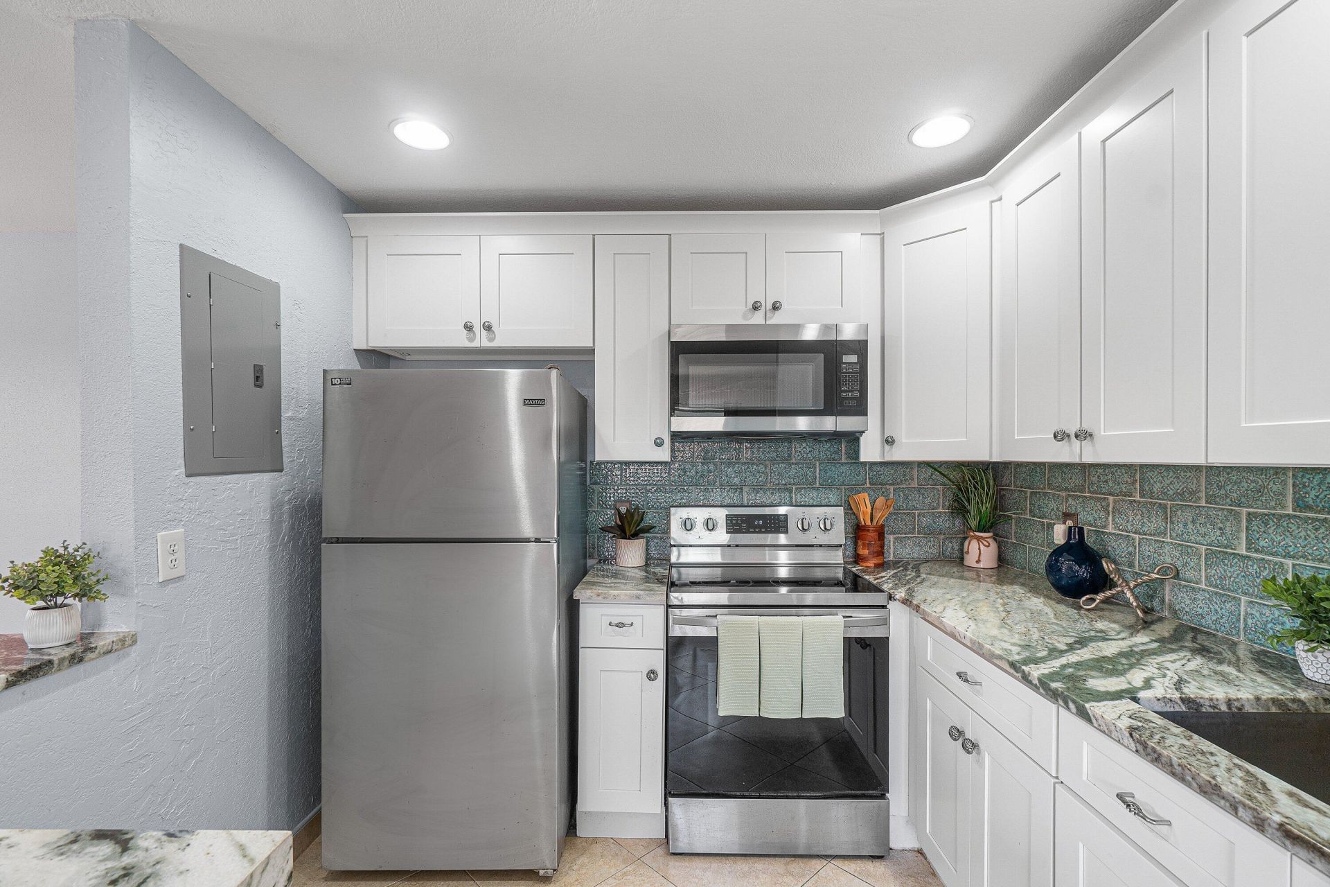 566 Saxony L, Delray Beach, FL 33446 Photo