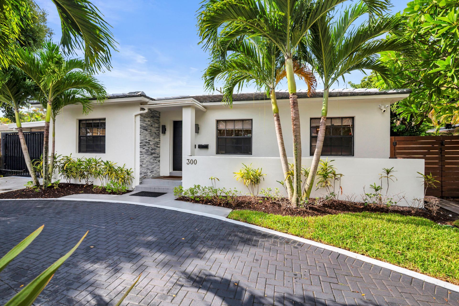 300 35th Street, West Palm Beach, FL 33407 Photo