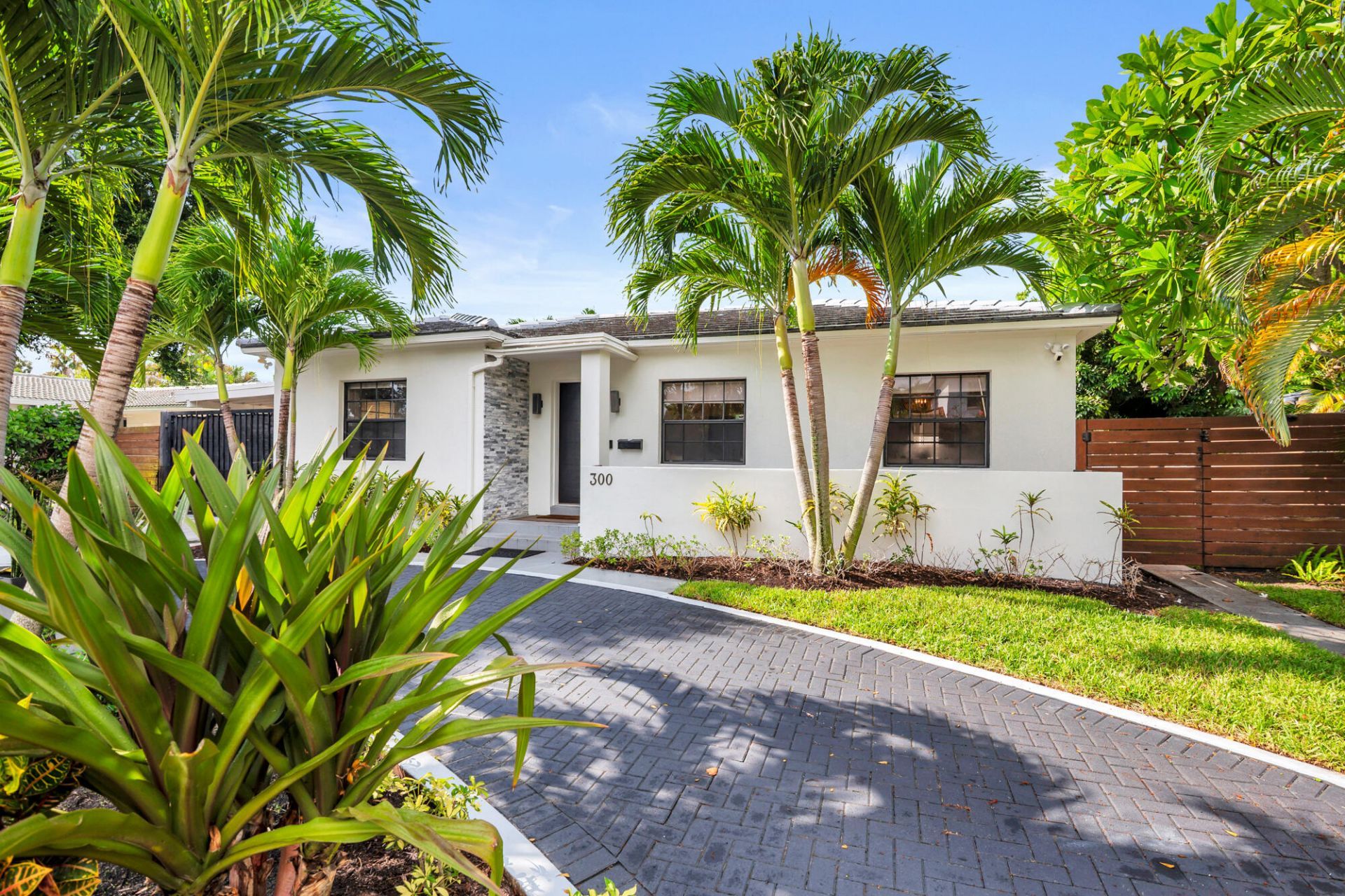 300 35th Street, West Palm Beach, FL 33407 Photo