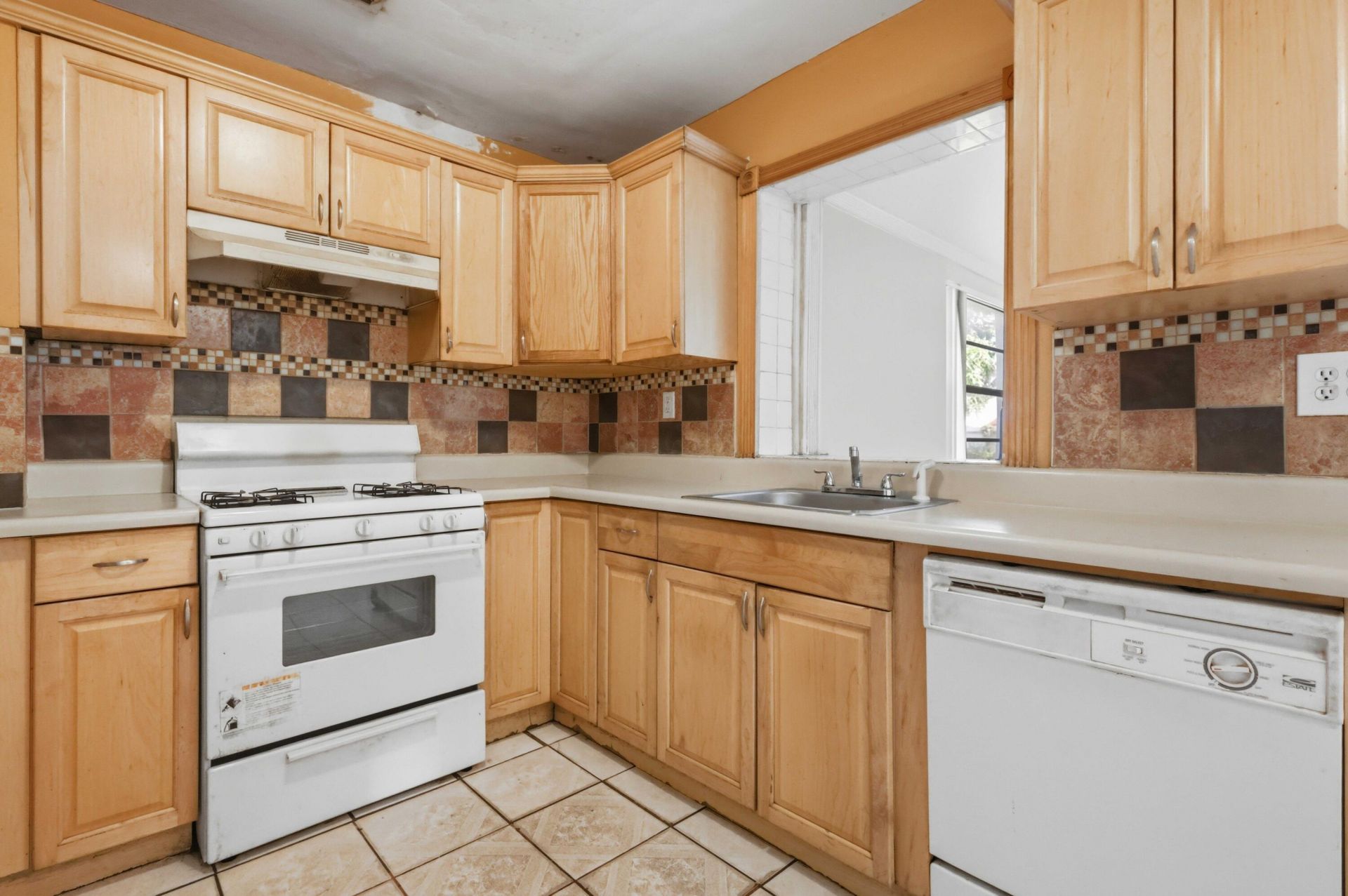 980 NW 183rd Street, Miami Gardens, FL 33169 Photo