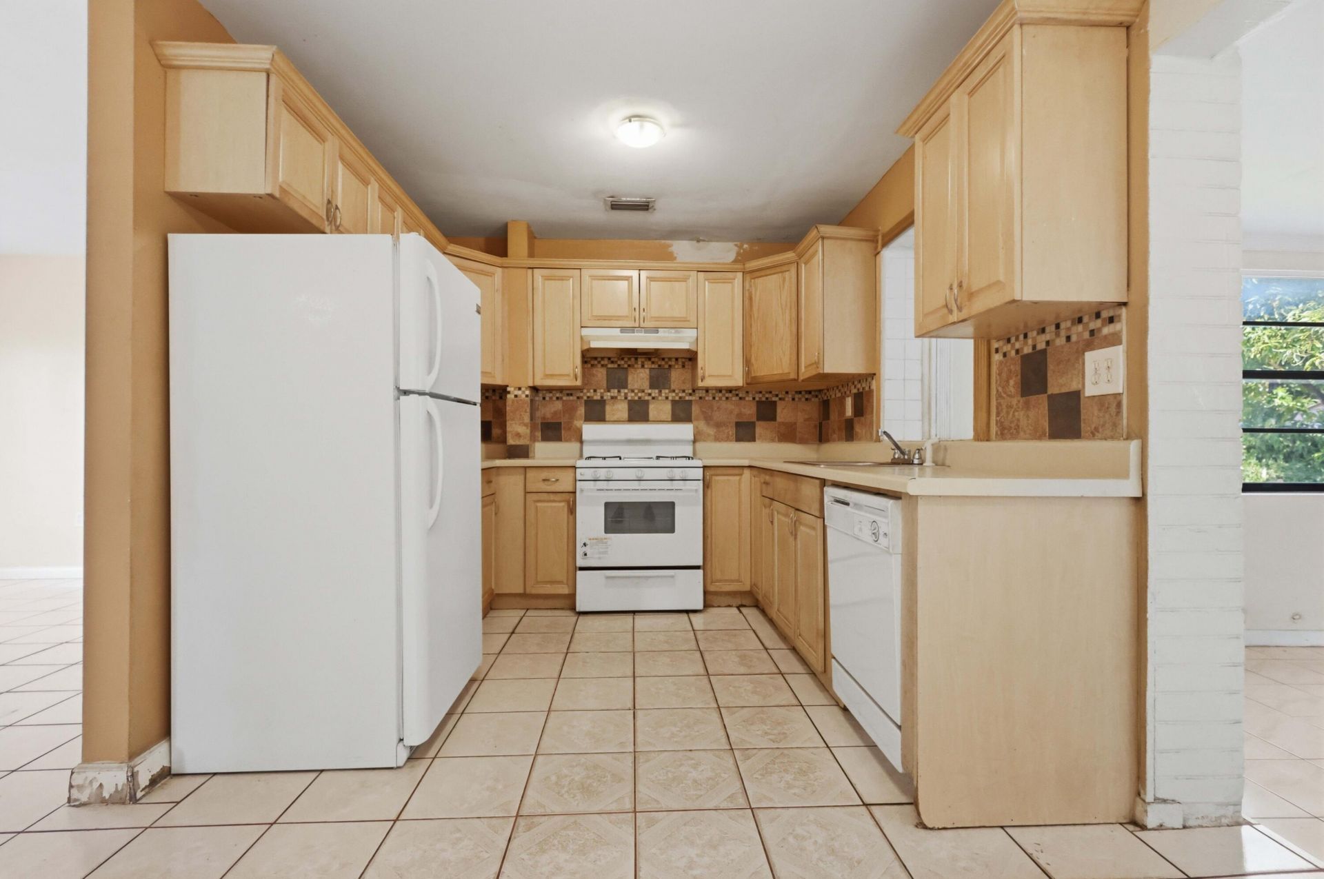 980 NW 183rd Street, Miami Gardens, FL 33169 Photo