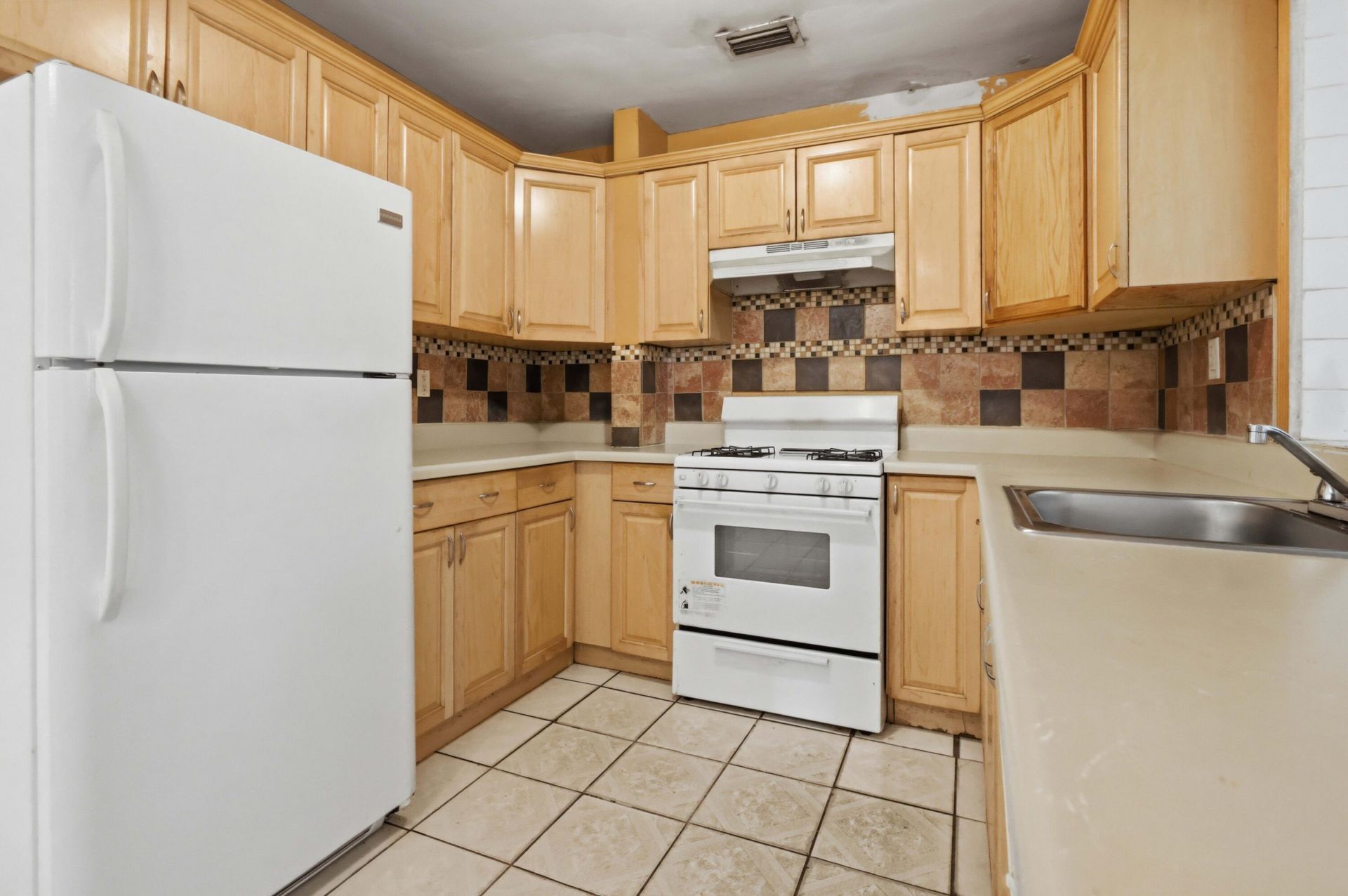 980 NW 183rd Street, Miami Gardens, FL 33169 Photo