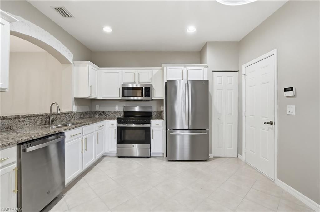 9829 Roundstone Cir, Fort Myers, FL 33967 Photo