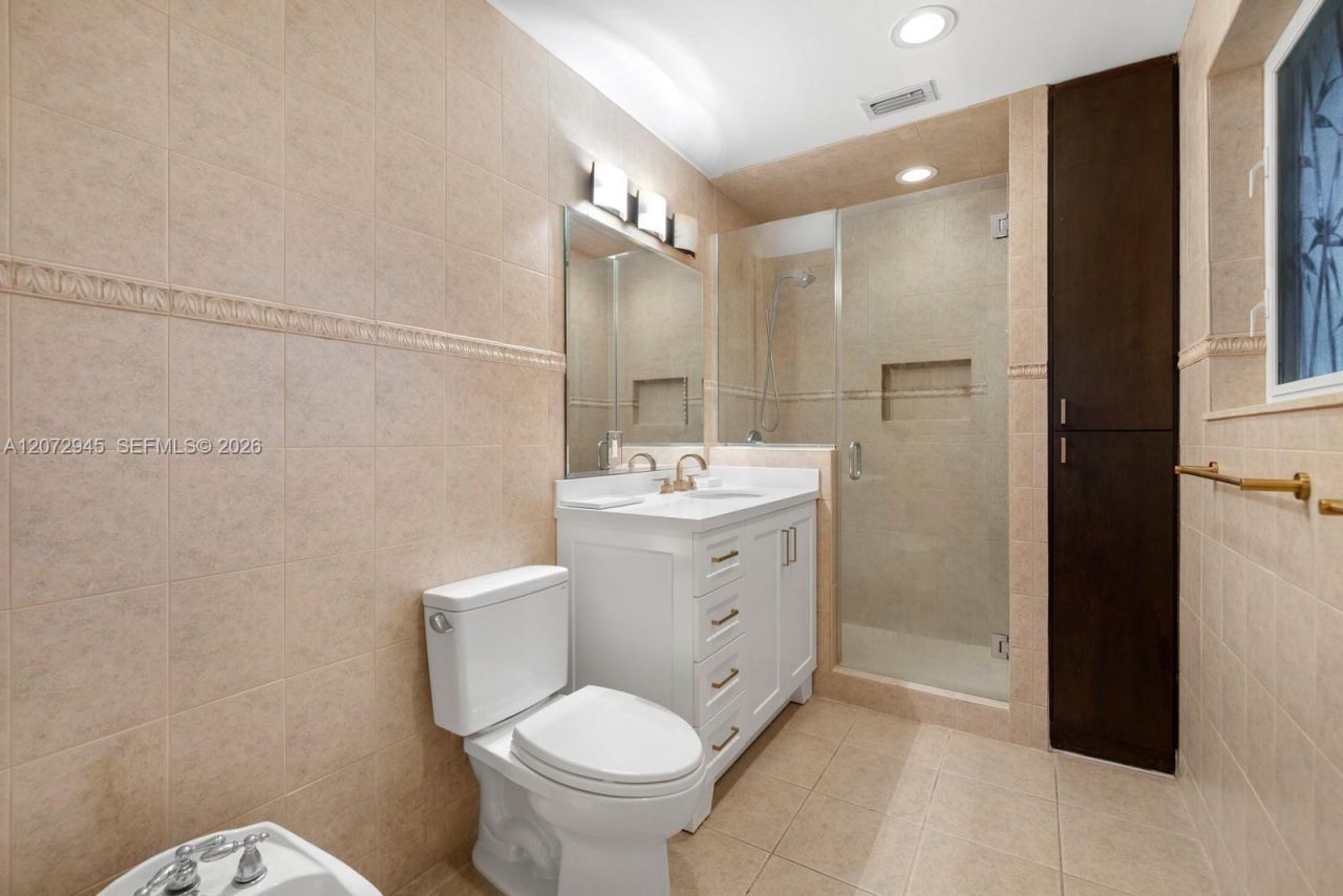8901 Hawthorne Ave, Surfside, FL 33154 Photo