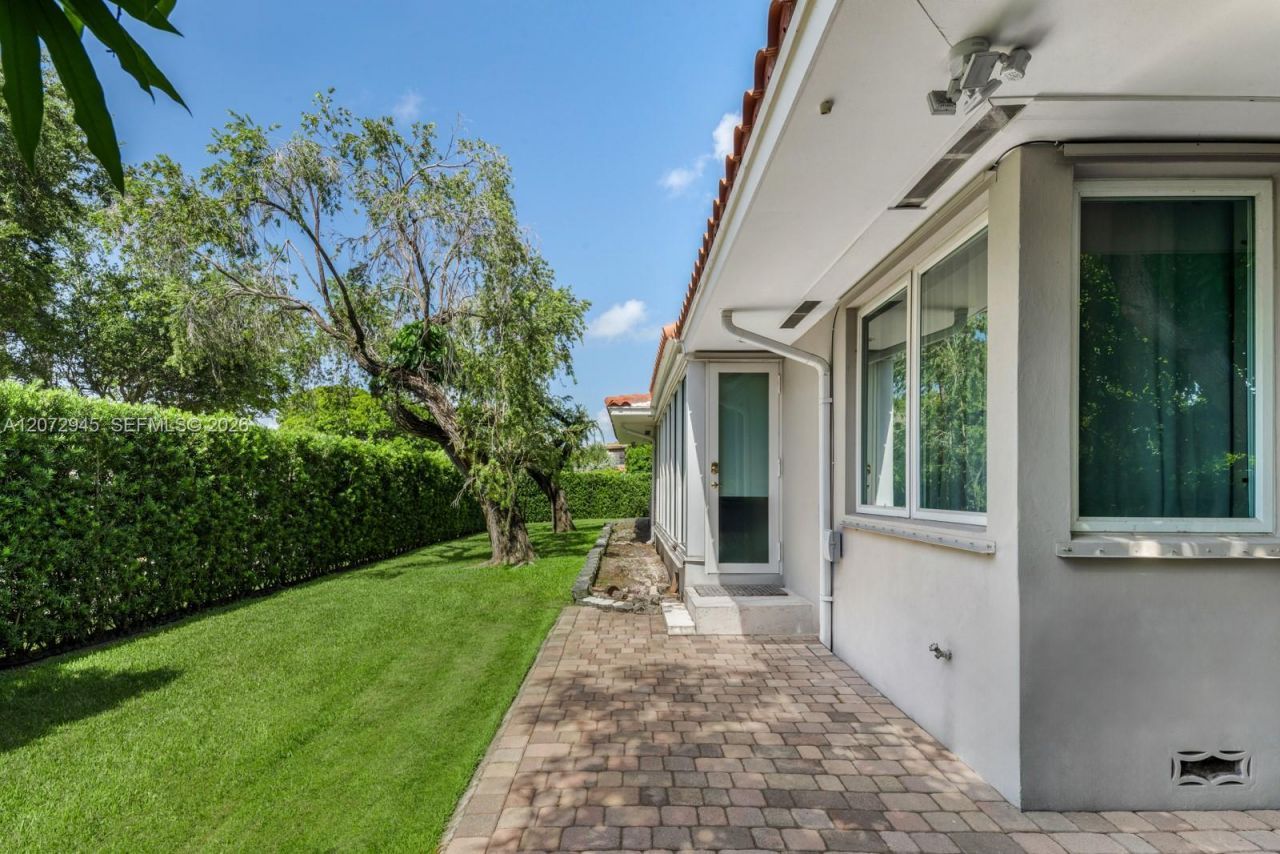 8901 Hawthorne Ave , Surfside, FL 33154 Photo