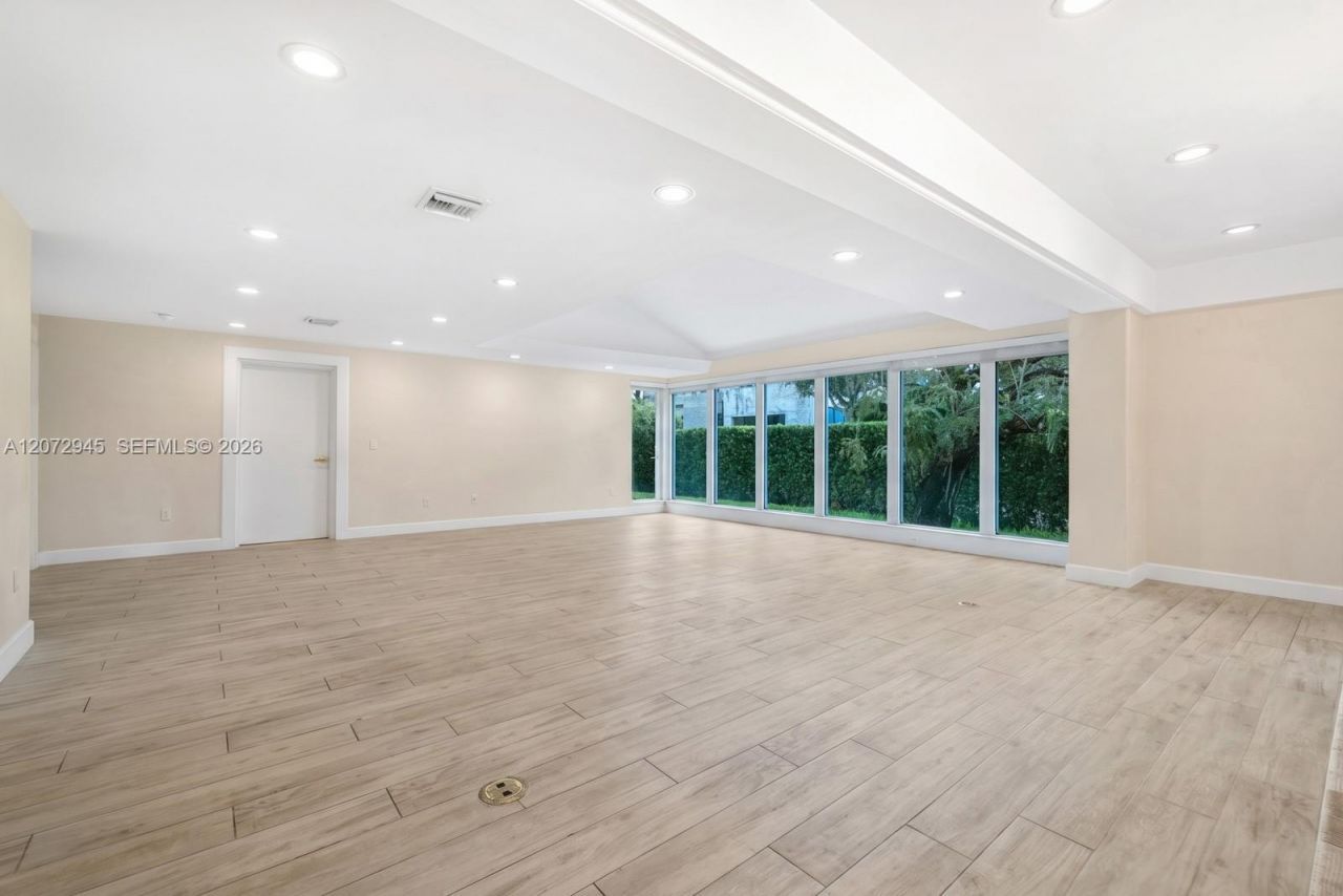 8901 Hawthorne Ave, Surfside, FL 33154 Photo