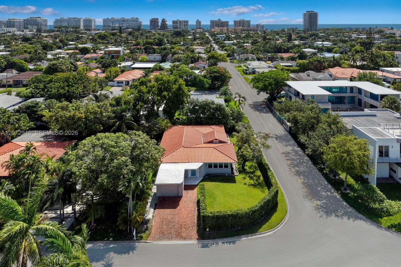 8901 Hawthorne Ave, Surfside, FL 33154 Photo