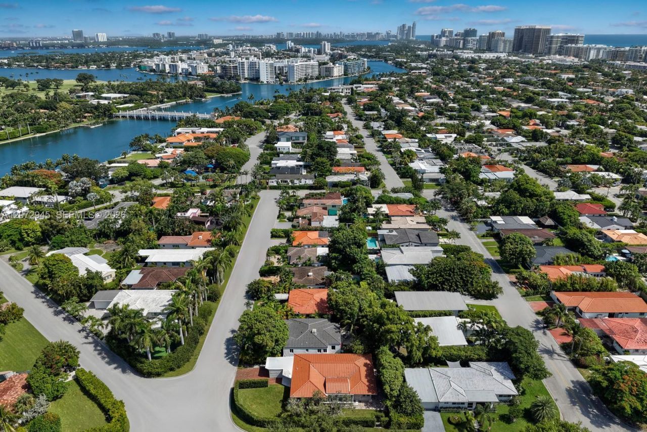 8901 Hawthorne Ave, Surfside, FL 33154 Photo