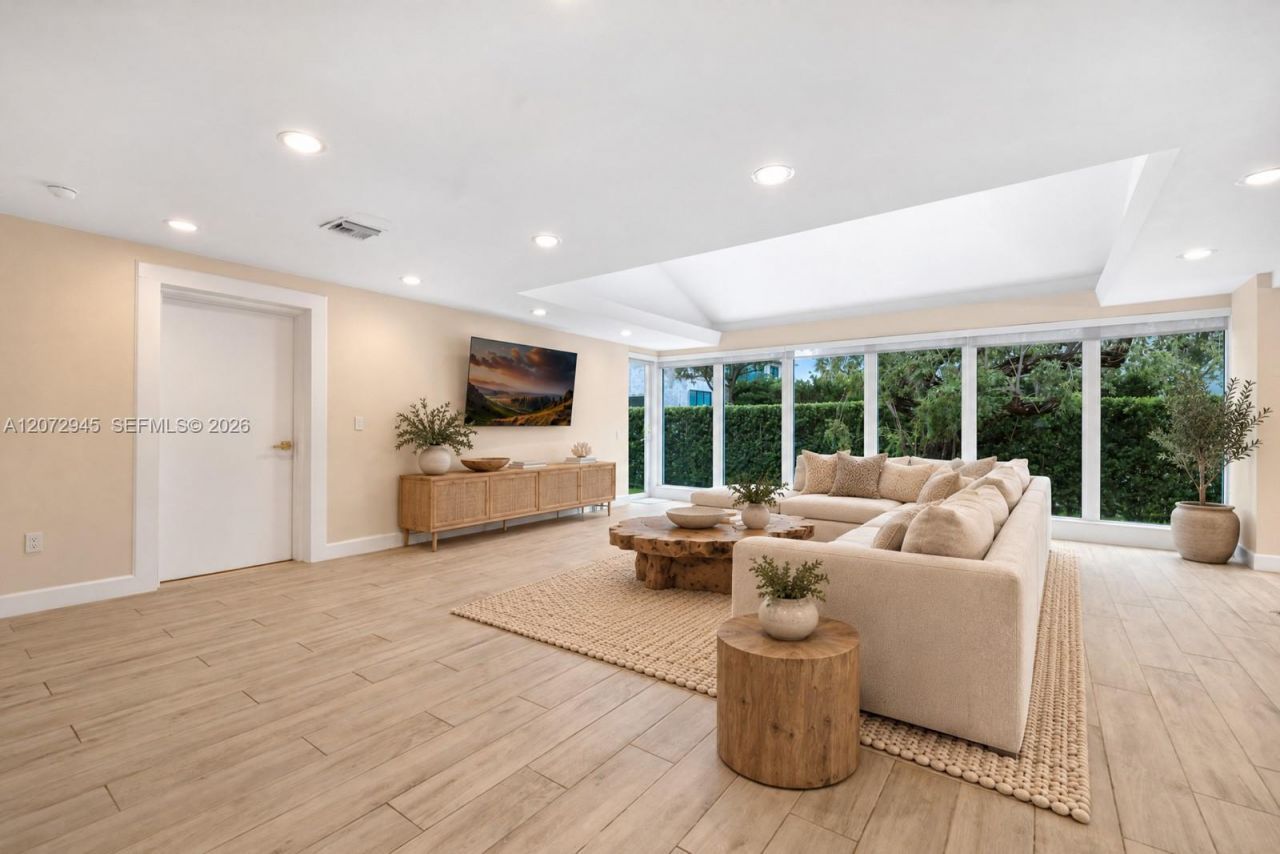 8901 Hawthorne Ave, Surfside, FL 33154 Photo