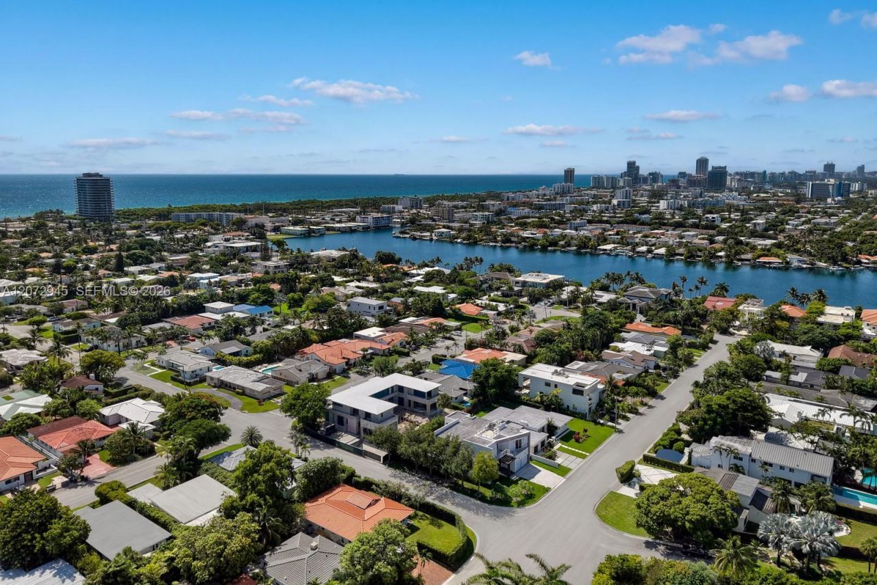 8901 Hawthorne Ave , Surfside, FL 33154 Photo