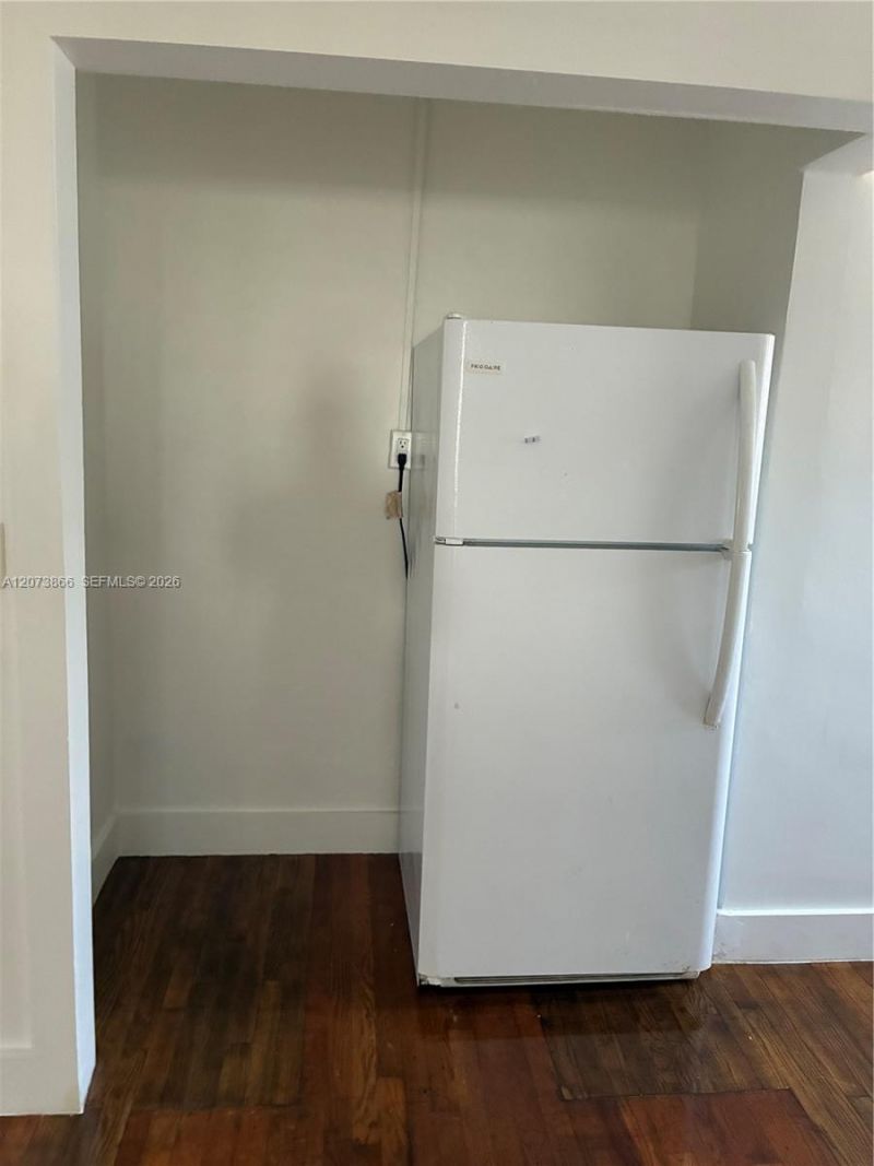 8020 Abbott Ave, Unit 4, Miami Beach, FL 33141 Photo