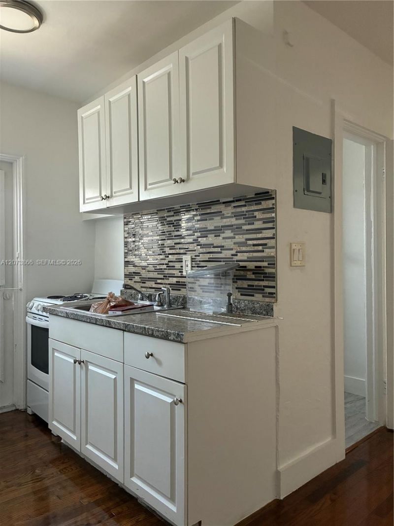 8020 Abbott Ave, Unit 4, Miami Beach, FL 33141 Photo