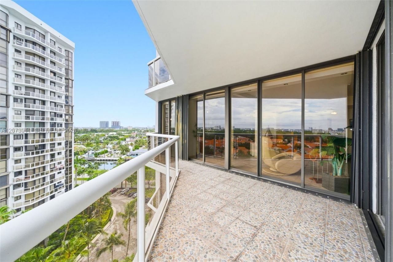 3610 Yacht Club Dr , Unit 1115, Aventura, FL 33180 Photo