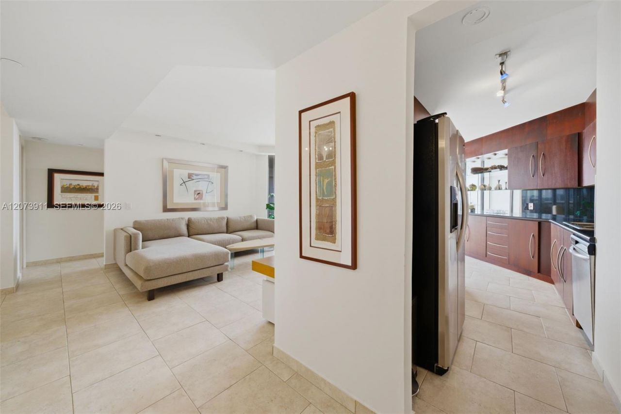 3610 Yacht Club Dr , Unit 1115, Aventura, FL 33180 Photo