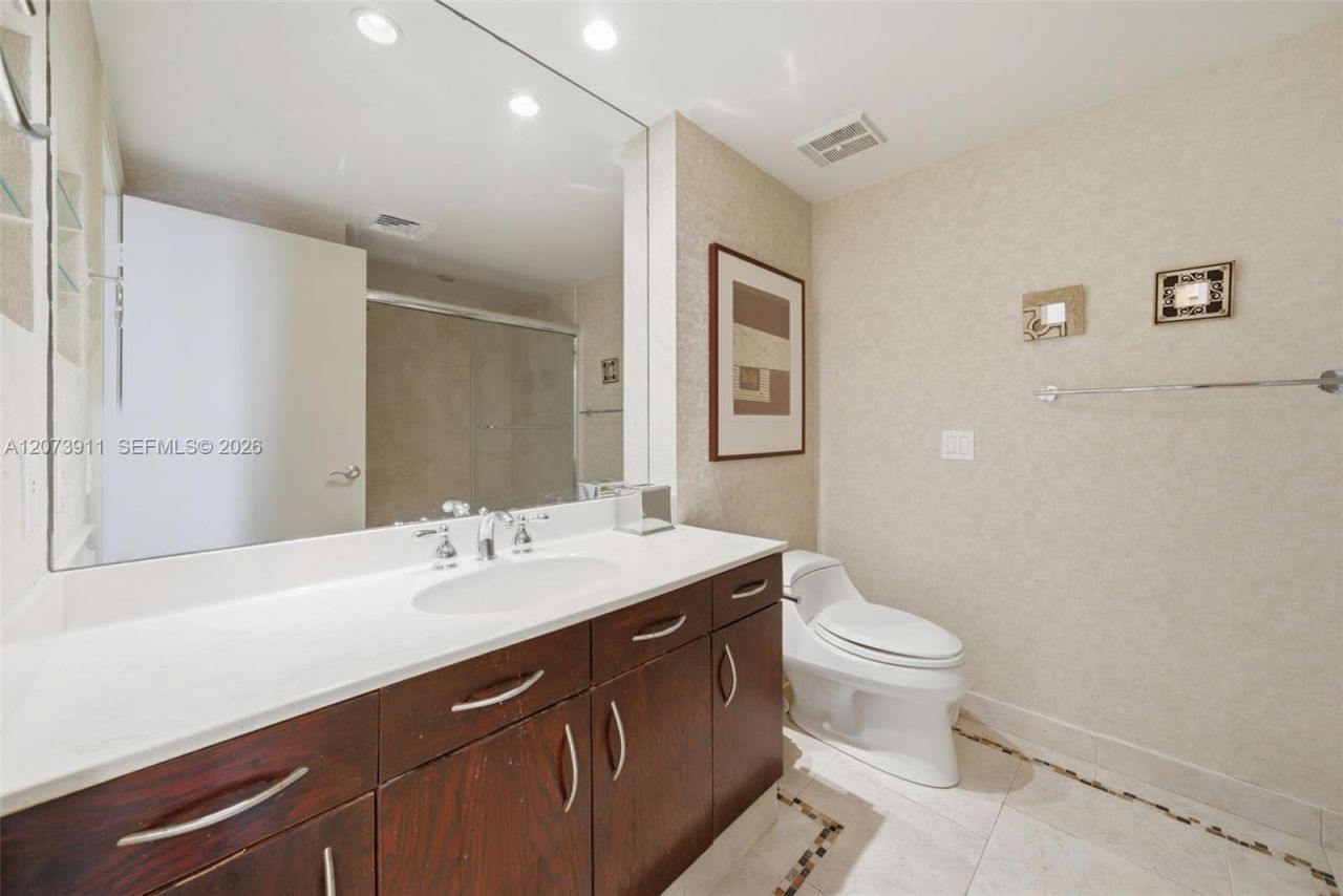 3610 Yacht Club Dr , Unit 1115, Aventura, FL 33180 Photo