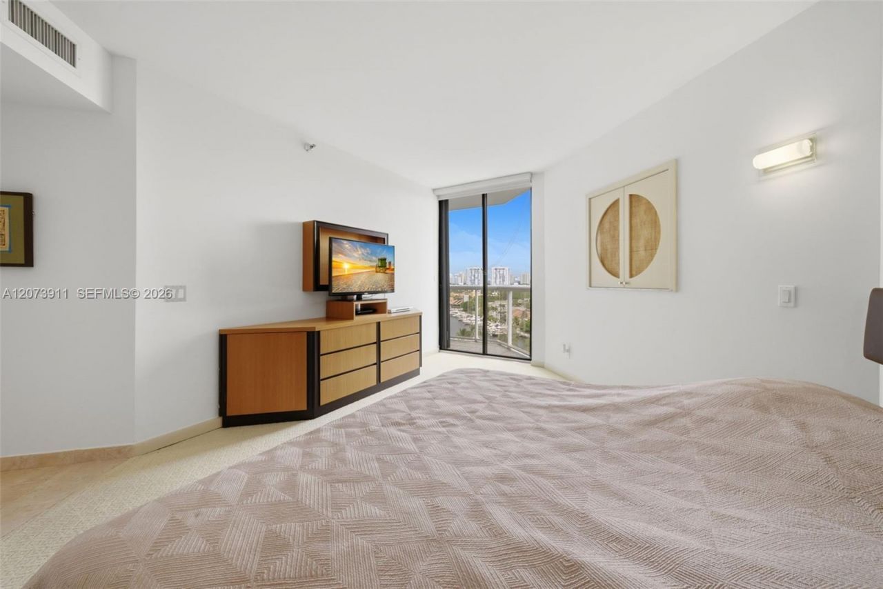 3610 Yacht Club Dr , Unit 1115, Aventura, FL 33180 Photo