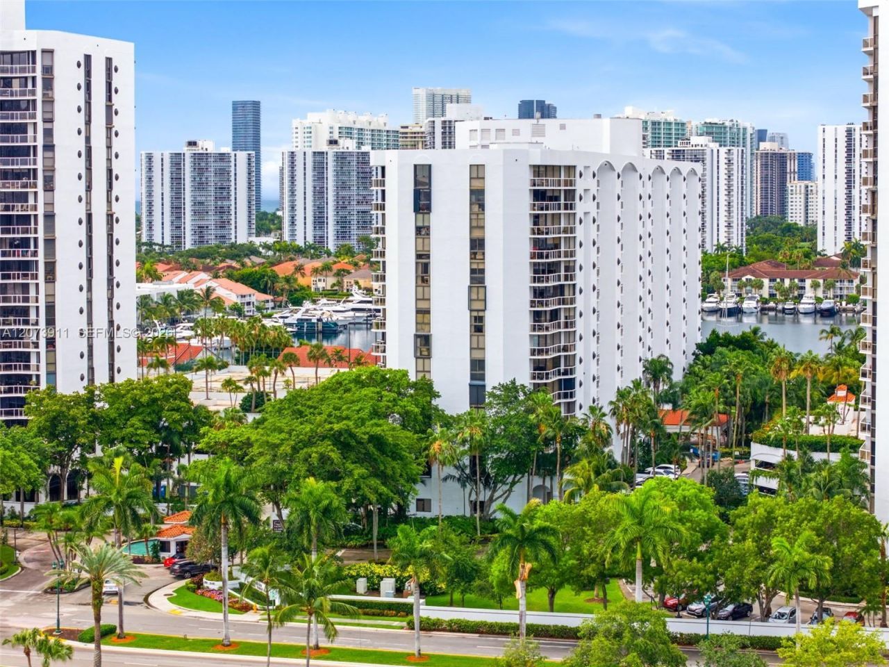 3610 Yacht Club Dr , Unit 1115, Aventura, FL 33180 Photo