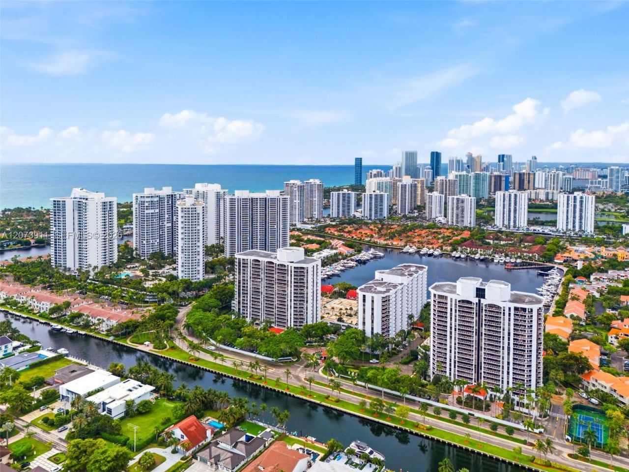 3610 Yacht Club Dr , Unit 1115, Aventura, FL 33180 Photo