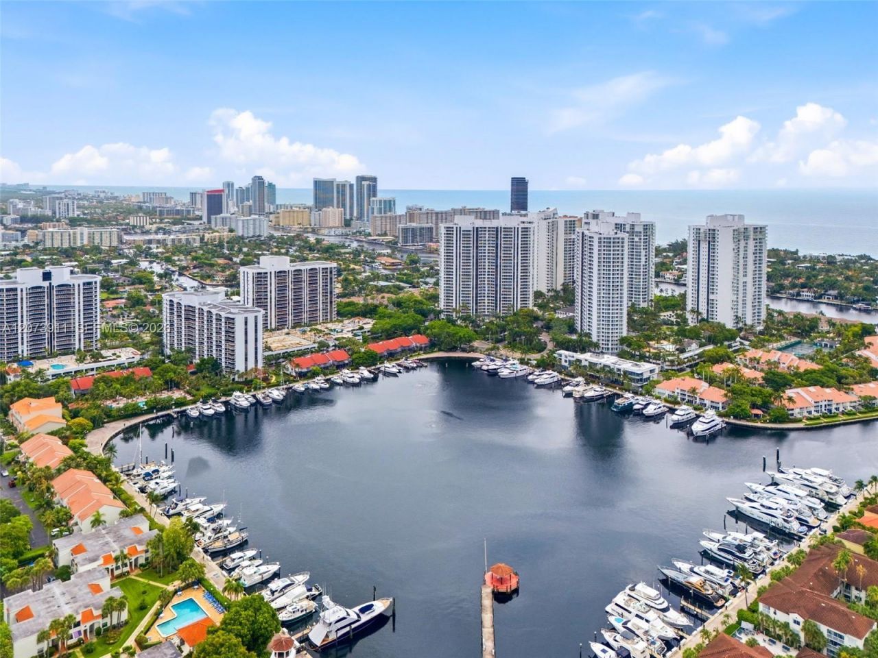 3610 Yacht Club Dr , Unit 1115, Aventura, FL 33180 Photo