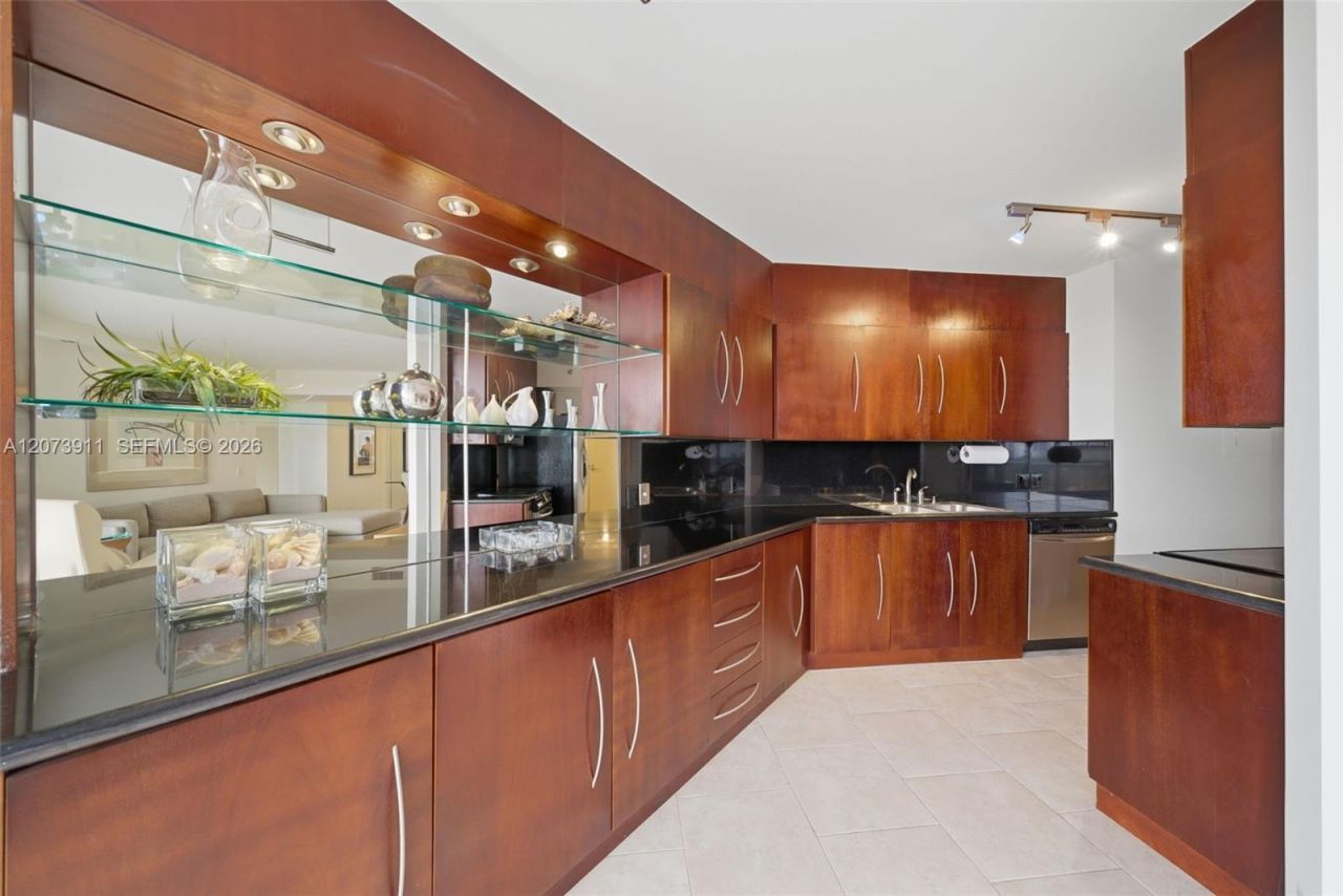 3610 Yacht Club Dr , Unit 1115, Aventura, FL 33180 Photo