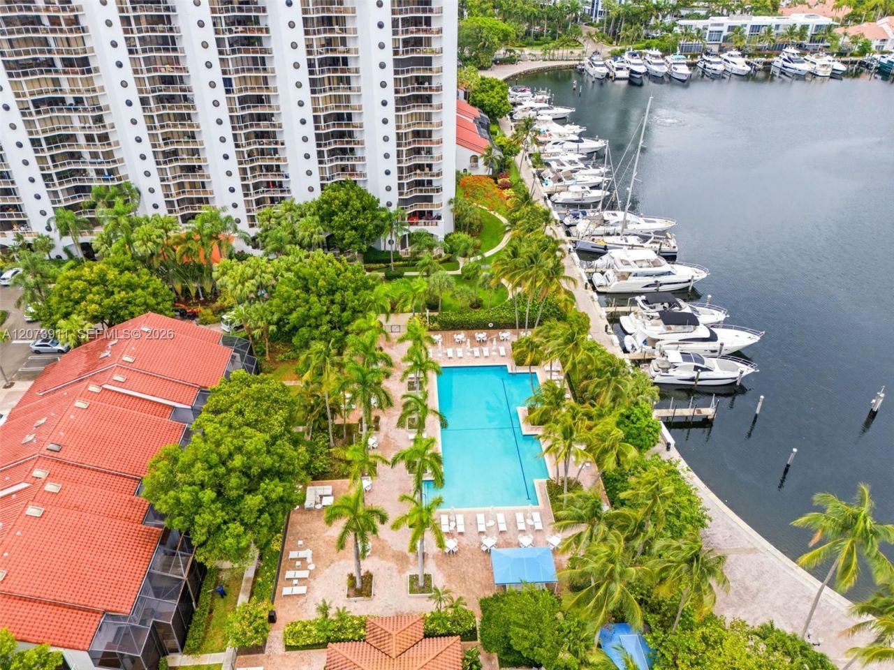 3610 Yacht Club Dr , Unit 1115, Aventura, FL 33180 Photo