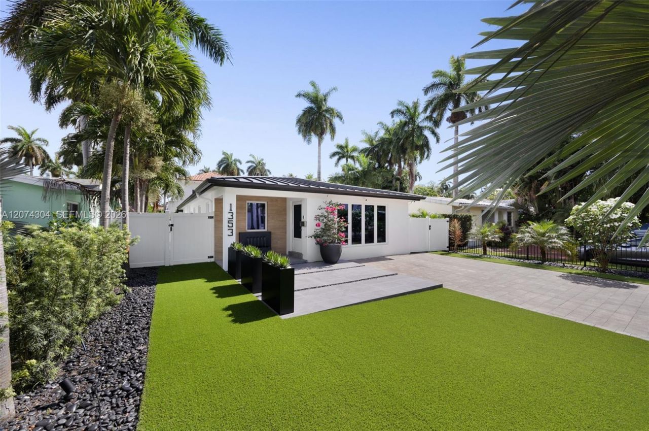 1353 Van Buren St, Hollywood, FL 33019 Main Photo