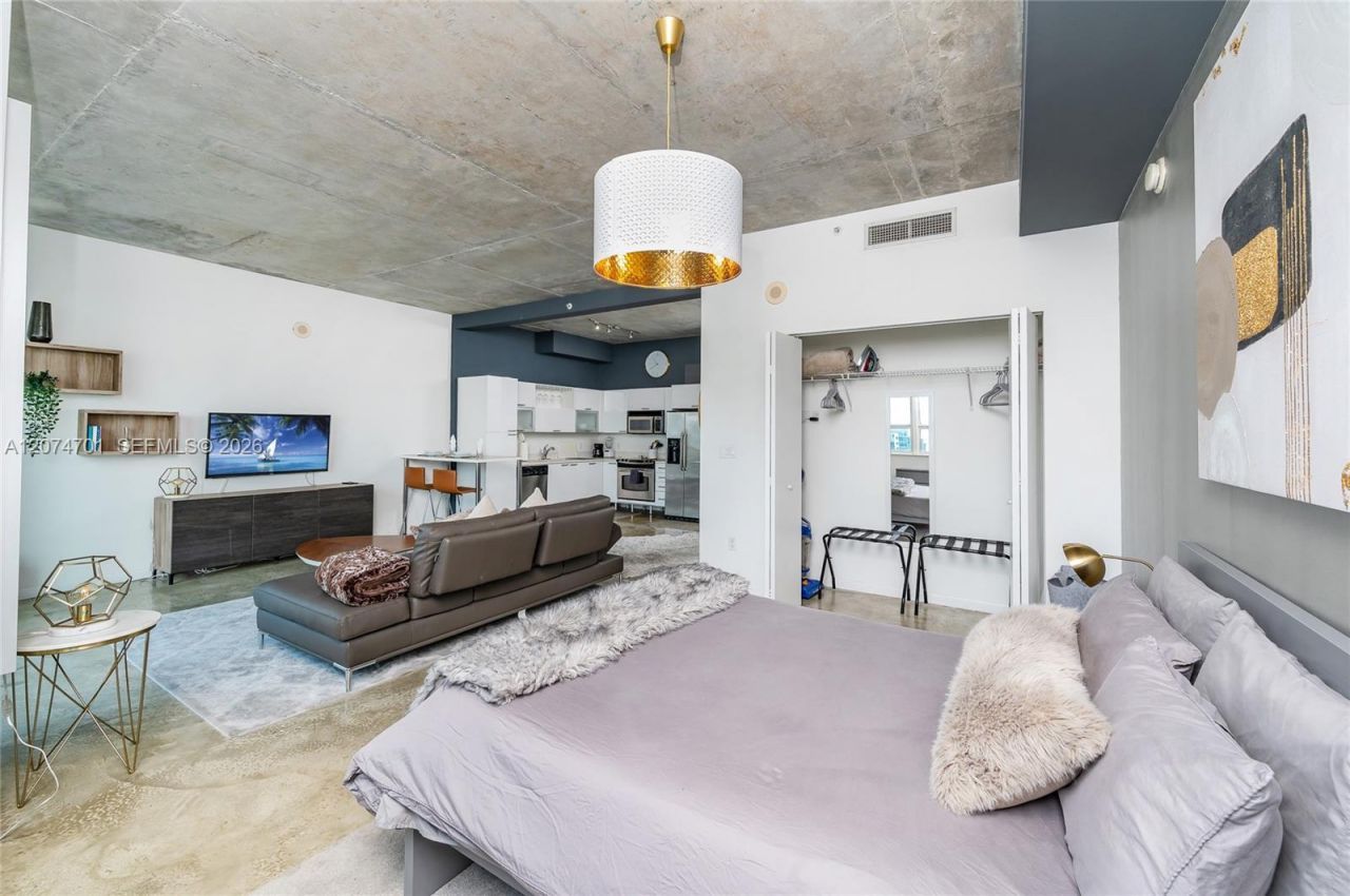 234 NE 3rd St, Unit 1703, Miami, FL 33132 Photo