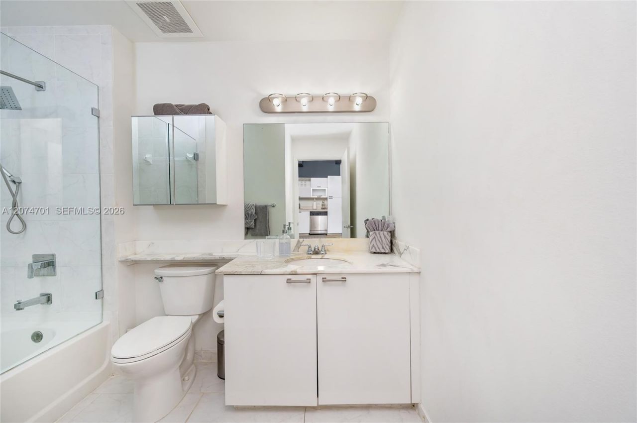 234 NE 3rd St, Unit 1703, Miami, FL 33132 Photo