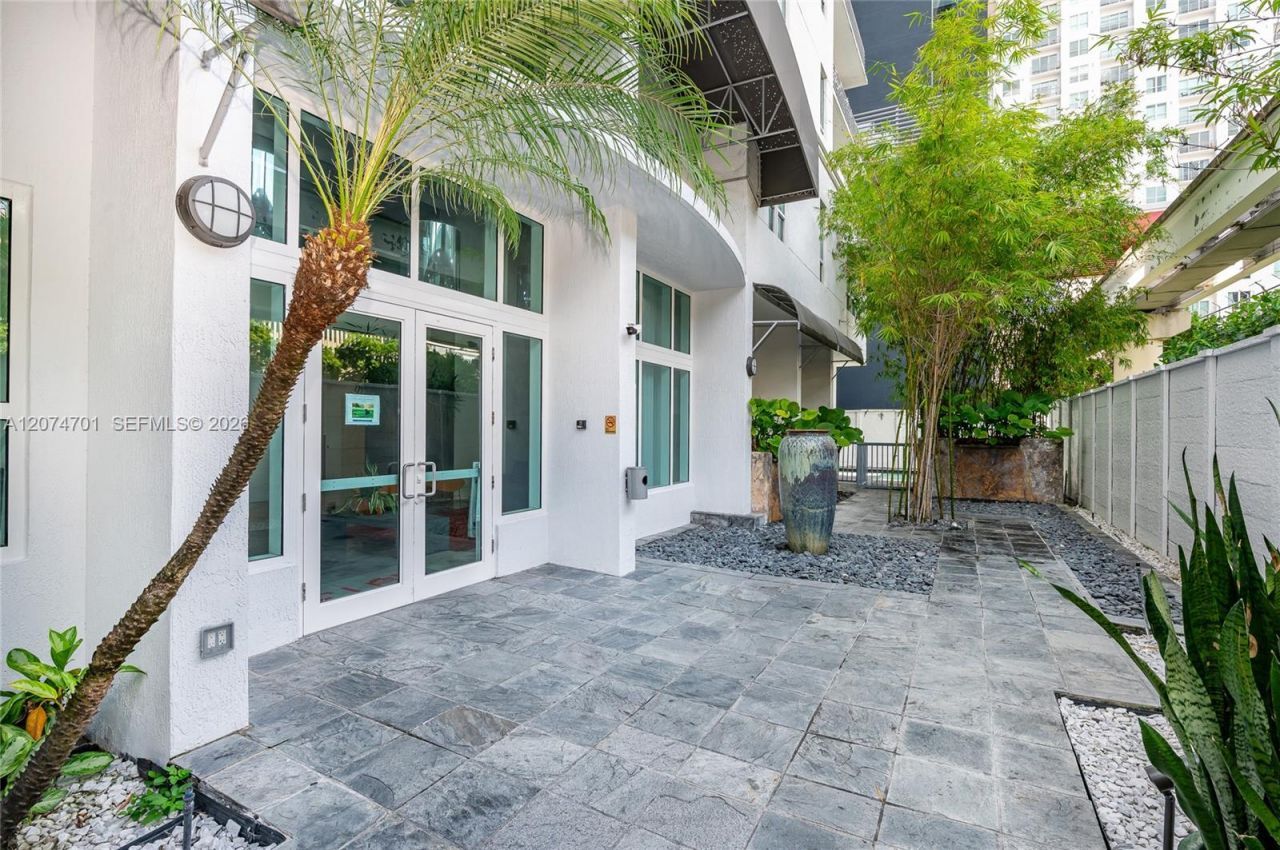 234 NE 3rd St, Unit 1703, Miami, FL 33132 Photo