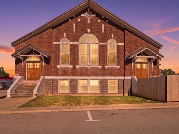 402 1st Street , Houston, MO 65483