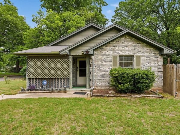 1300 Spring Street , Waco, TX 76704