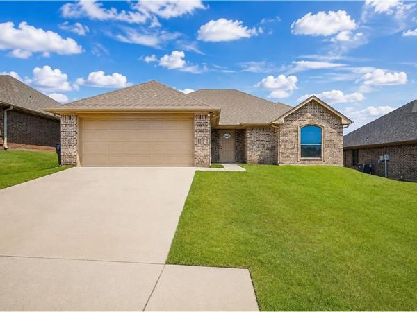 1245 Newcastle Drive, Weatherford, TX 76086