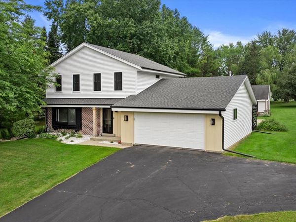 1013 Fairfield LANE, West Bend, WI 53090