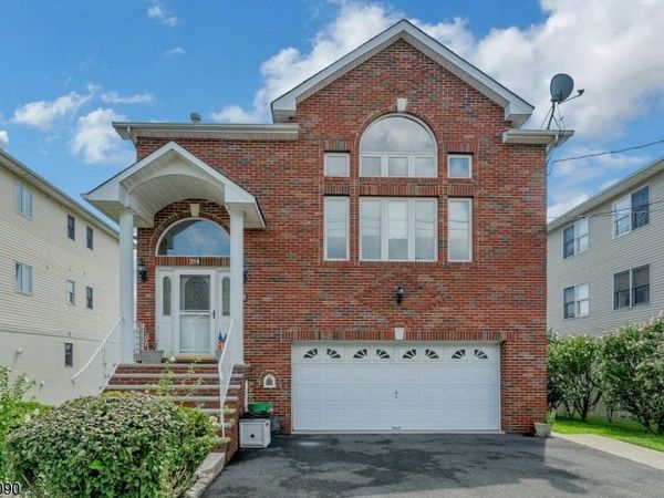 214 Van Buren St, Lyndhurst, NJ 07071