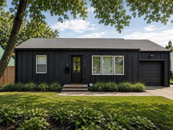 8645 Sleepy Hollow Road, Kansas City, MO 64114