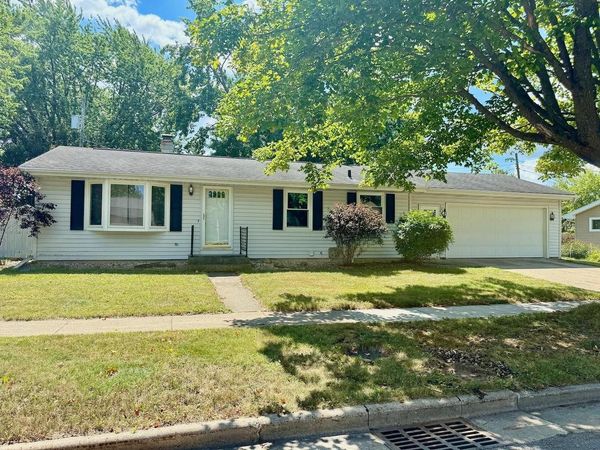 1135 W MARQUETTE STREET, Appleton, WI 54914