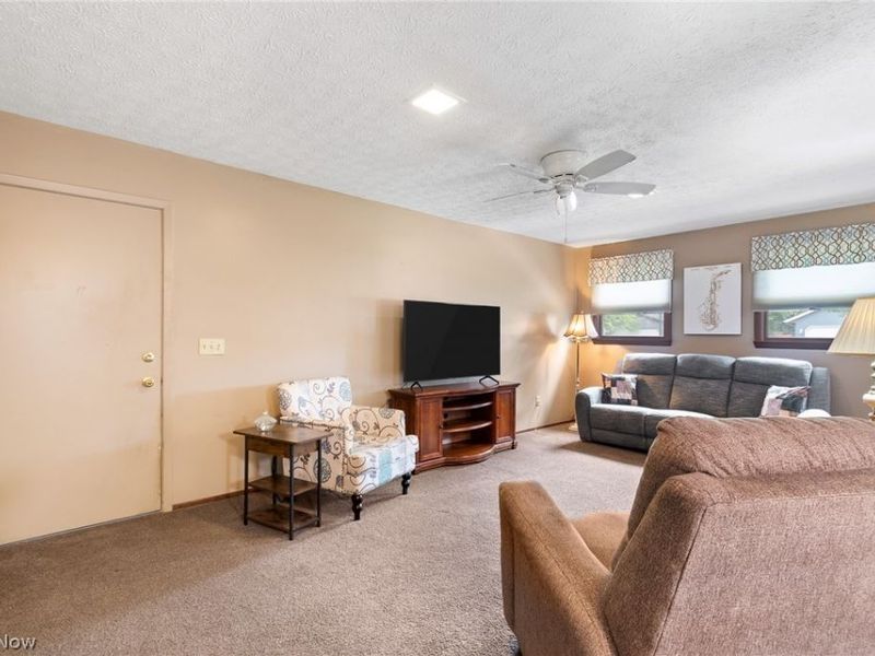 380 Naples Drive, Elyria, OH 44035 Photo 10