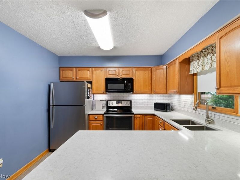 380 Naples Drive, Elyria, OH 44035 Photo 15