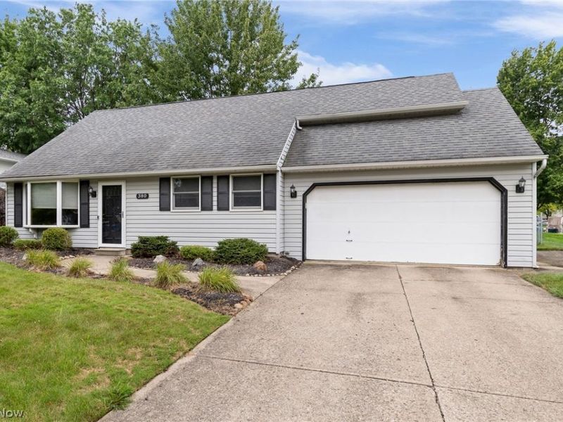 380 Naples Drive, Elyria, OH 44035 Photo 2