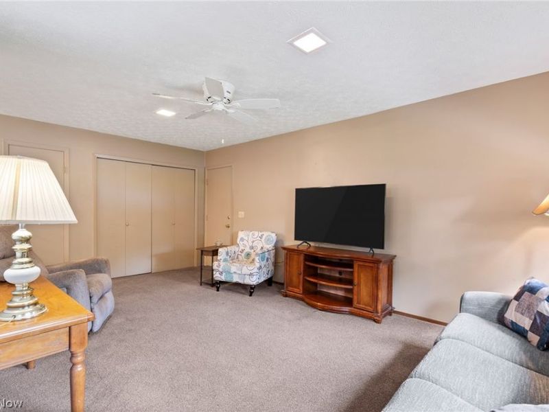 380 Naples Drive, Elyria, OH 44035 Photo 8