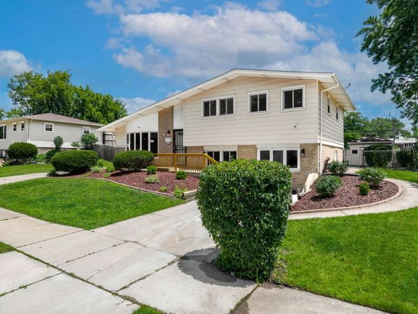 14825 Parkside Avenue , Oak Forest, IL 60452