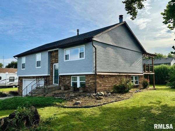 870 S MAPLE Street, Virginia, IL 62691