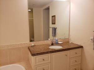27 Harbour Isle Drive W, Unit 305, Fort Pierce, FL 34949 Photo