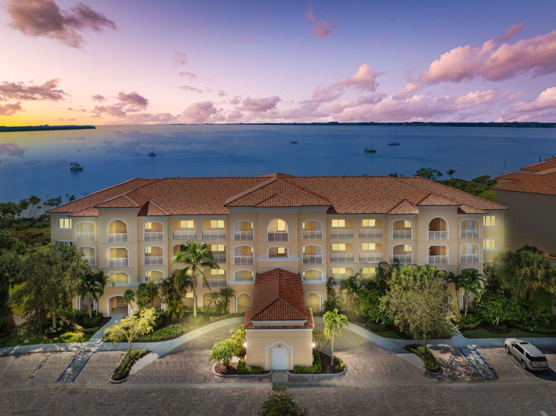 27 Harbour Isle Drive W, Unit 305, Fort Pierce, FL 34949 Photo